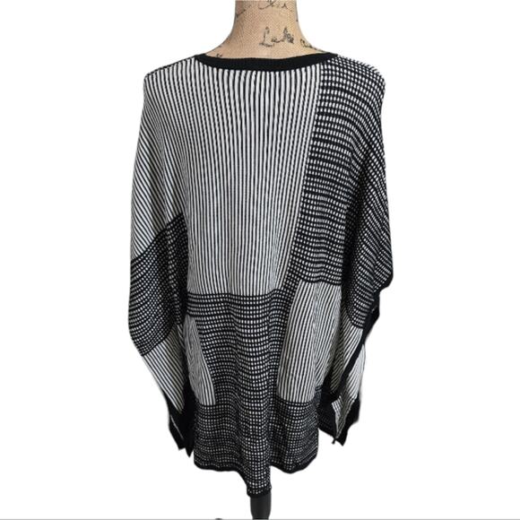 Chico's Black and White Oversized Patchwork Look Street Poncho Size S / M - Picture 2 of 8